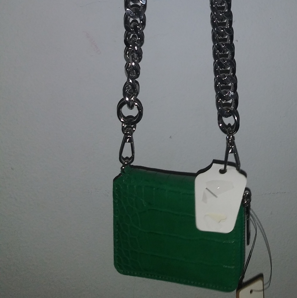 NWT Chain Link Wallet in Emerald Green